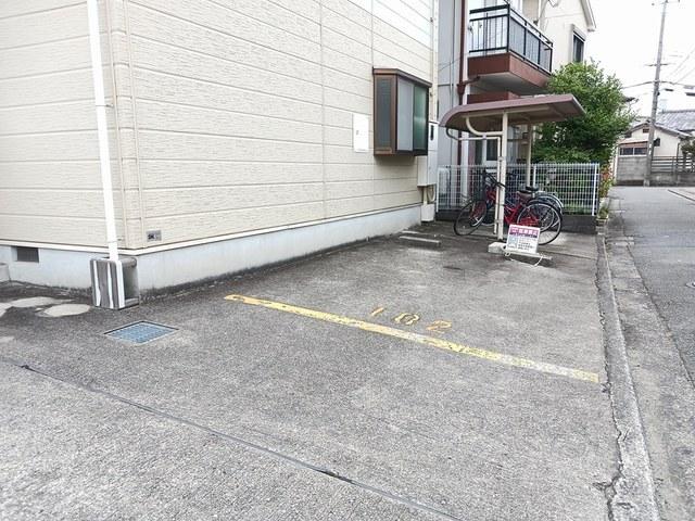 ハイツ渚（102） 駐車場