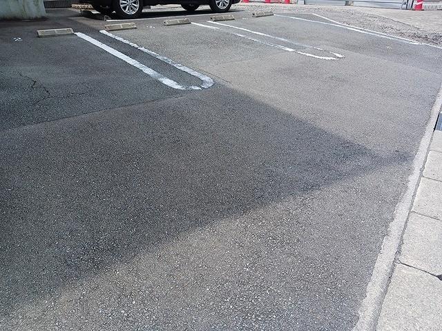 ブルーベル（103） 駐車場