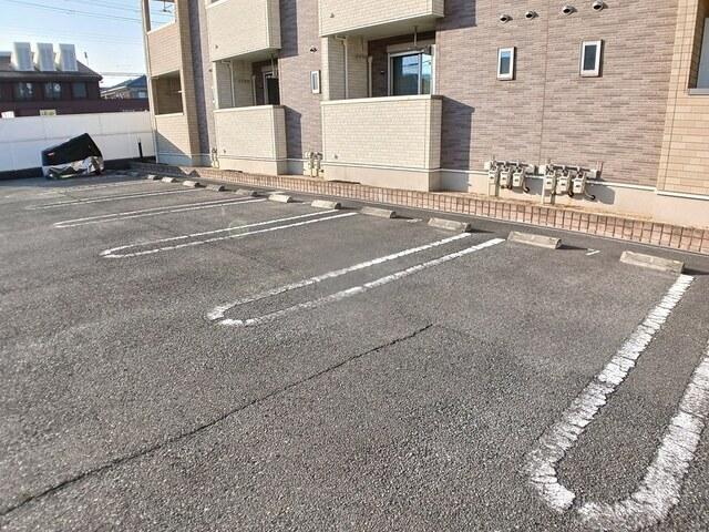 ポエム・ひまわり（304） 駐車場