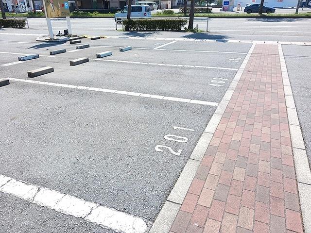 カサ・ヴィアーレ（301） 駐車場
