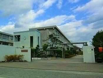 広峰小学校：900m