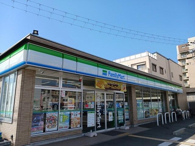 ファミリーマート：193m