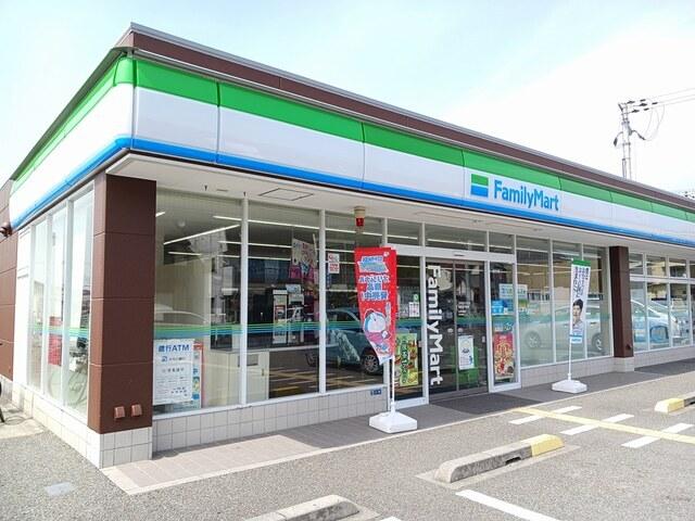 ファミリーマート：800m