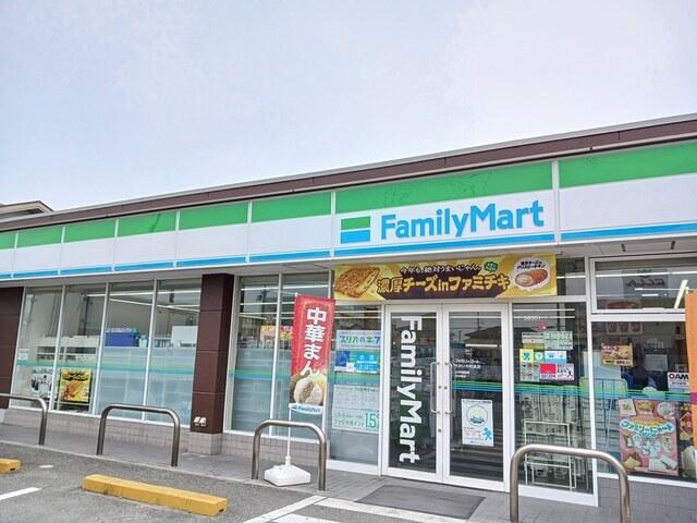 ファミリーマート：300m