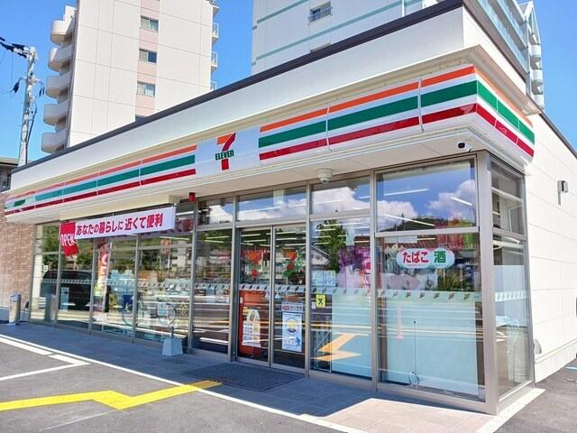 セブンイレブン：580m