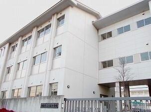 白浜小学校：970m