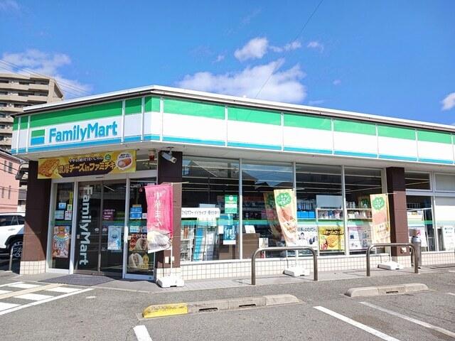 ファミリーマート：180m