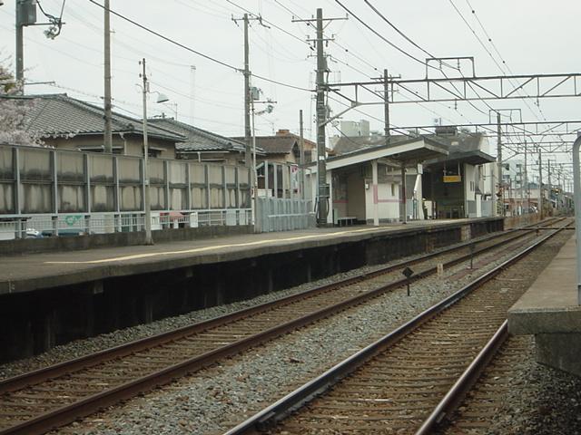 山陽電鉄亀山駅：668m