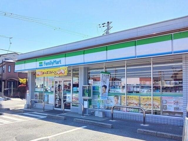 ファミリーマート：700m
