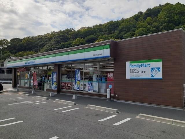 ファミリーマート：1900m