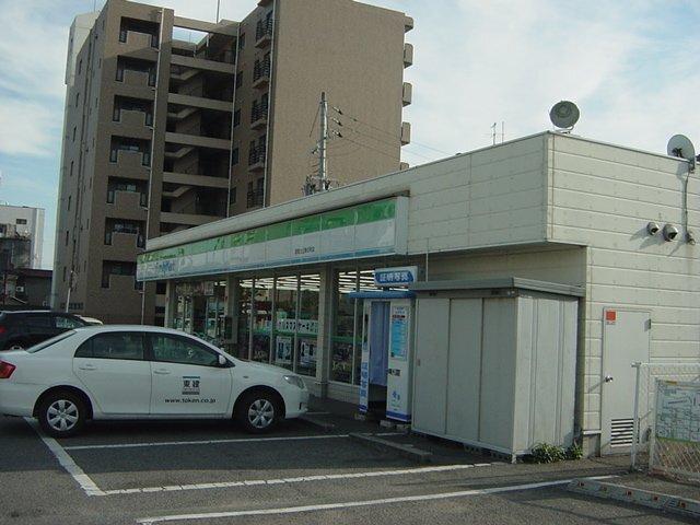 ファミリーマート姫路土山東の町店：950m