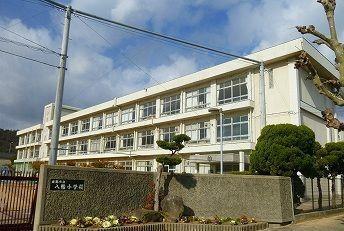 八幡小学校：750m