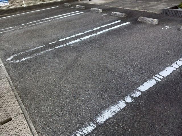 ロイヤル・ガーデン（102） 駐車場