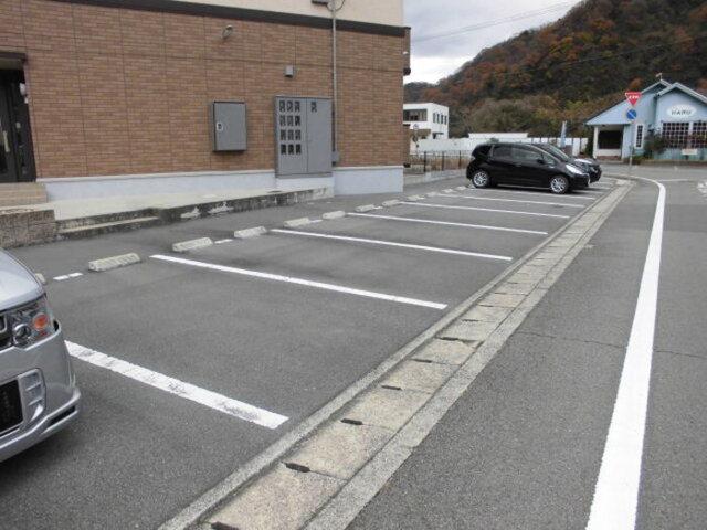 サンシャイン砥堀（106） 駐車場