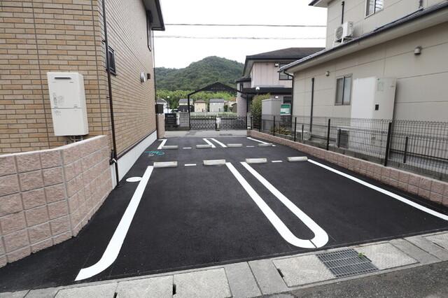 ブライト仁壽（101） 駐車場