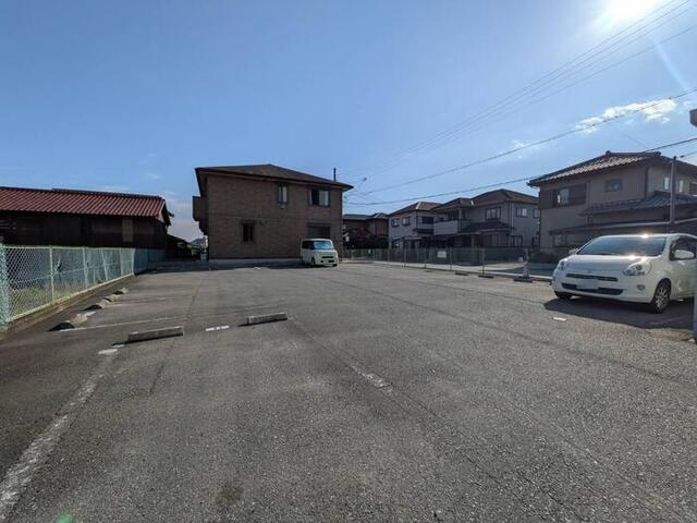 クローバー・シャトレ（101） 駐車場