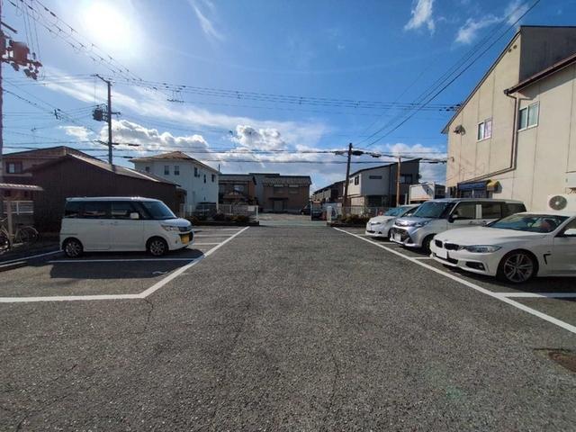 ホワイトタウン（105） 駐車場