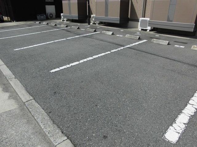 エクセルコート（105） 駐車場