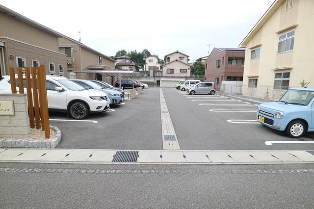 フォーリア　B棟（102） 駐車場