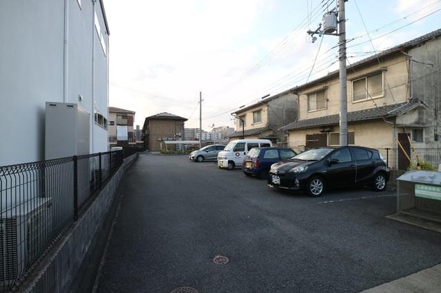 メゾン西中島（105） 駐車場