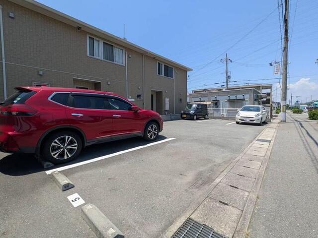 ガンダヴューハ（3番館） 駐車場