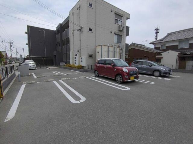 プリムローズ・佳音（203） 駐車場
