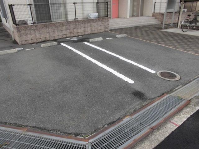 リバーサイド中野田（102） 駐車場