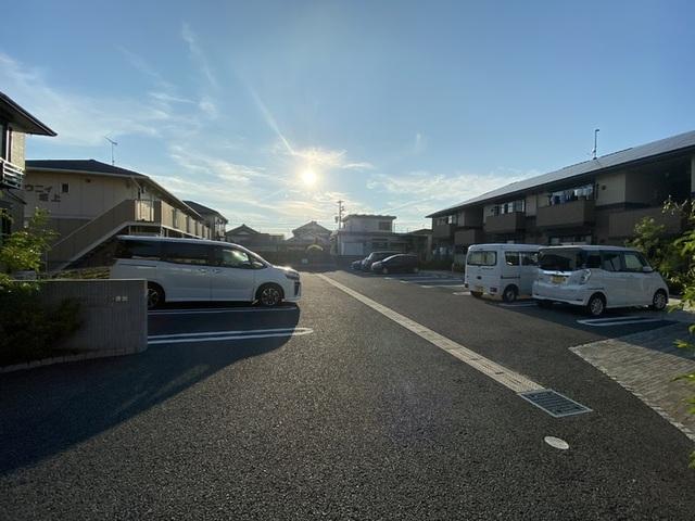 グランレーヴ弐番館（202） 駐車場