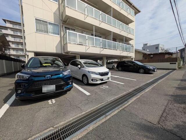 メゾン嵐山（201） 駐車場