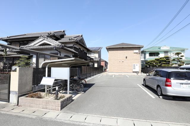 メゾンコートきらり（106） 駐車場