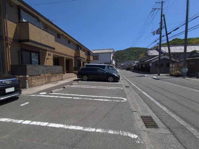 ルースコンフォール（102） 駐車場