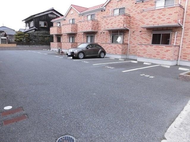 レオントポディウム　Ⅱ番館（206） 駐車場
