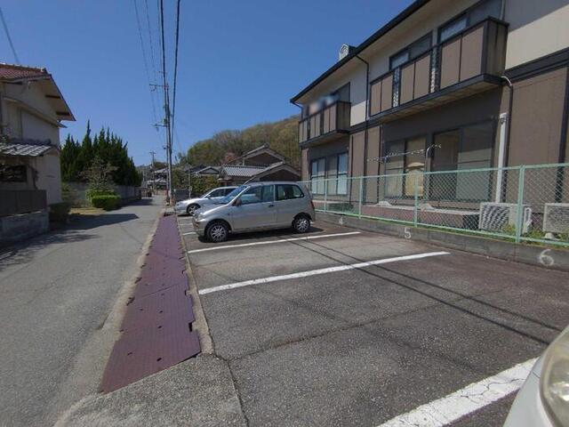 ファミール藤井（102） 駐車場
