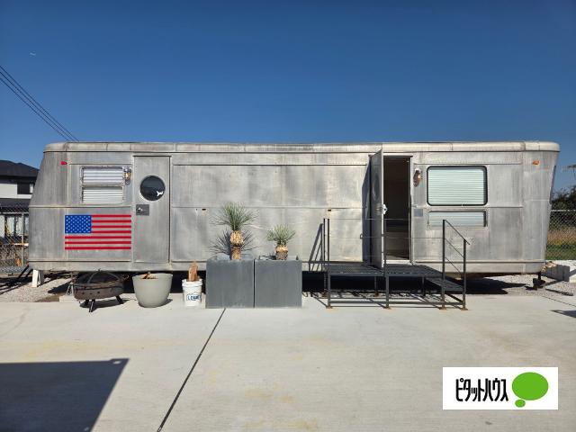無骨なアメリカンヴィンテージ感漂うエアストリームで、特別なステイ体験が叶う空間。