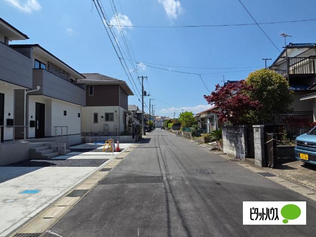 『KEIAI GRACE』　木更津市祇園7期　1号棟　 前面道路含む現地写真