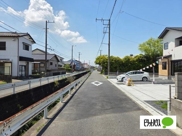 『KEIAI TERRACE』　木更津市幸町２期　４号棟　 前面道路含む現地写真