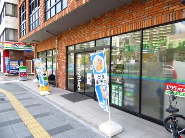 ファミリーマート大須一丁目店：105m