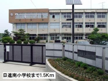 南小学校：1500m