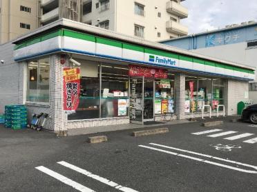 ファミリーマート鳥見町二丁目店：390m