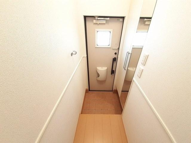 グリシーヌ１番館（202） 玄関