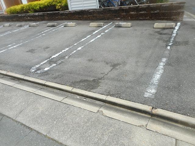フルリール百船　Ａ（102） 駐車場