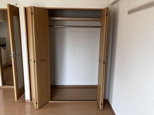 エストゥルースプラス押切（802） 収納