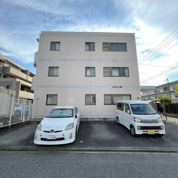 ファミール寿（303） 駐車場