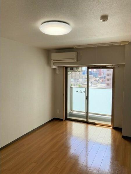 ラウレール名駅南（211） リビング