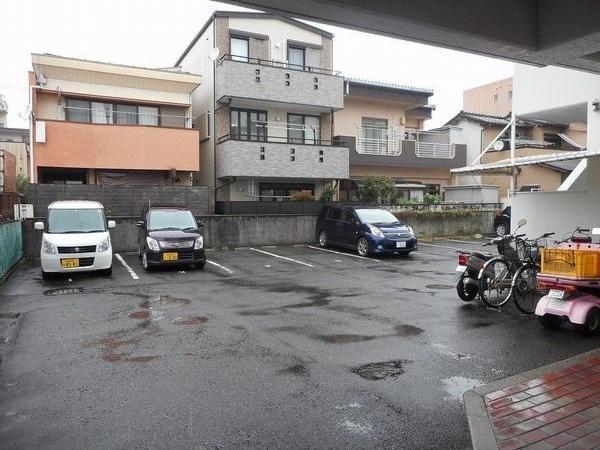 赤城パークマンション（4C） 駐車場