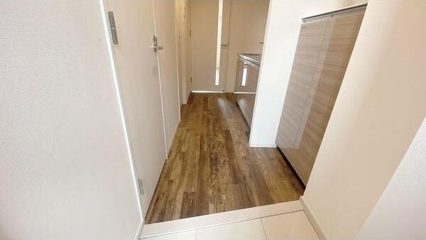 lives residence 太閤通（202） 玄関