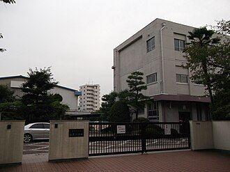 名古屋市立広見小学校：607m