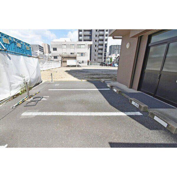 グランシャリオ名駅南（011A） 駐車場