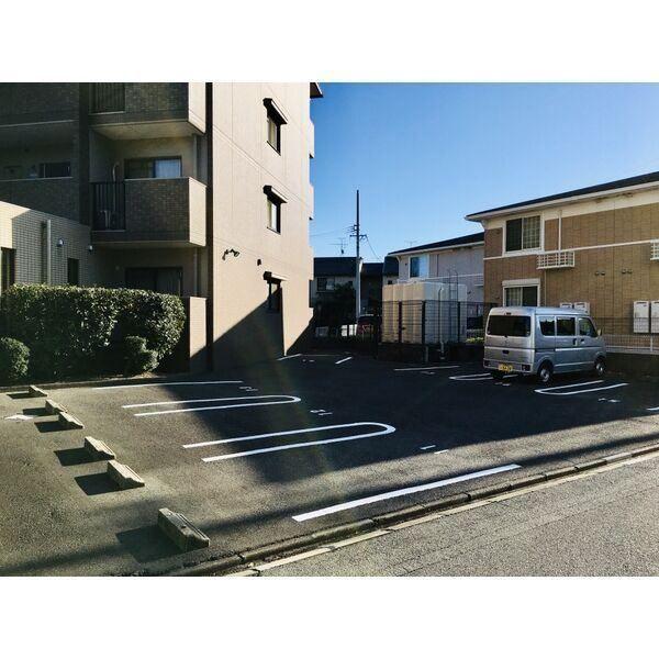 リヴィエル城屋敷（203） 駐車場