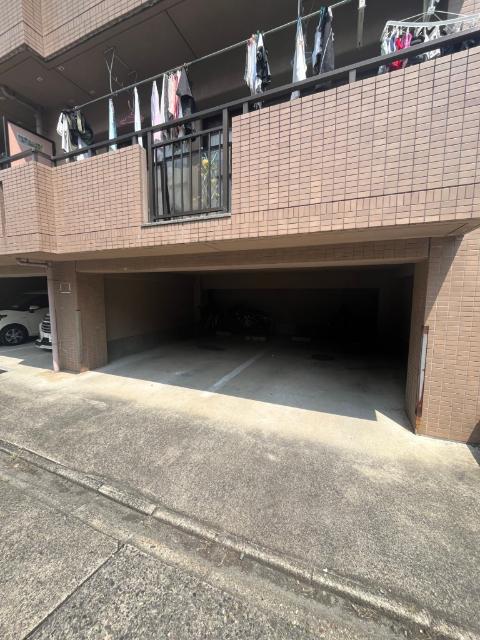 ラ・ヴィレット城屋敷（205） 駐車場